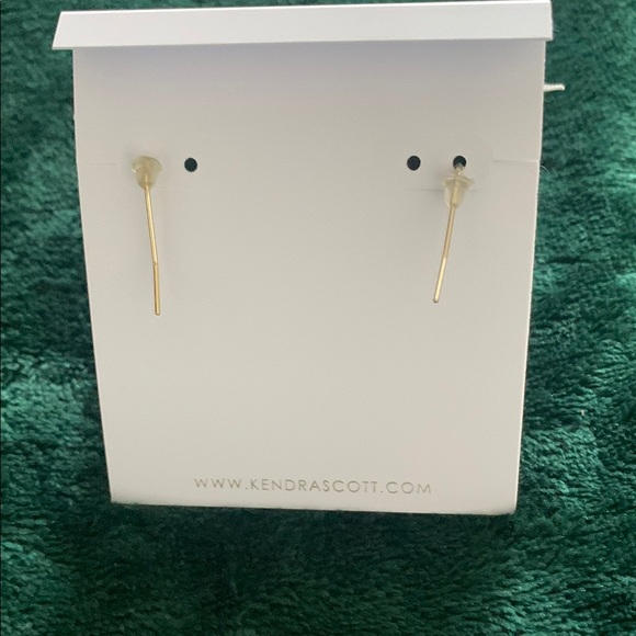 NWOT Kendra Scott Green Gold Drop Earrings with Gemstone - Picture 2 of 2